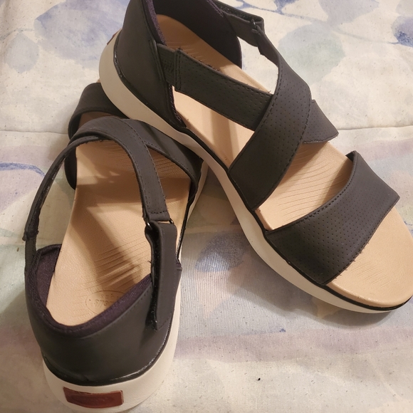 Sandals - Picture 4 of 5